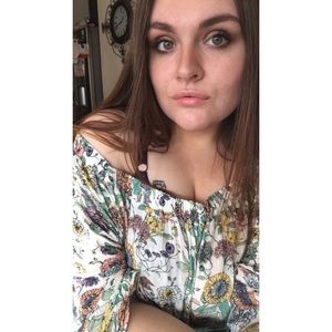 Meet your Posher, Caitlin